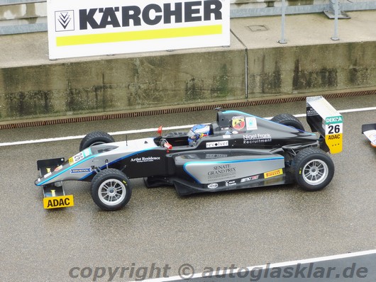 Startaufstellung Quali der Formel 4, #26 Harrison Newey