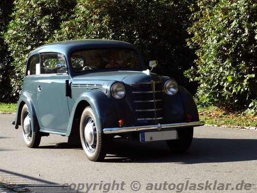 Opel Kadett von 1938 in voller Fahrt