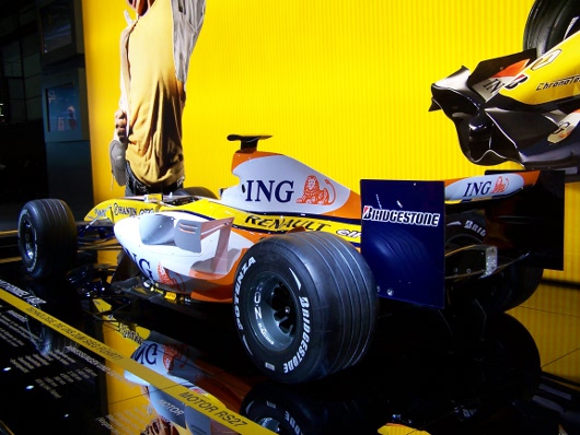 Formel 1 Renault R27 Heck