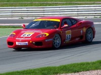 Der Sportwagen Ferrari 360 auf dem Sachsenring