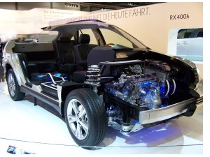 Lexus RX400h Hybrid als Schnittmodell